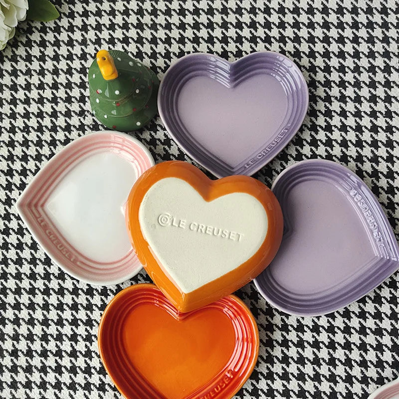 Petssify Heart-Shaped Ceramic Cat Bowl – Wide Anti-Vomiting Stress-Free Design