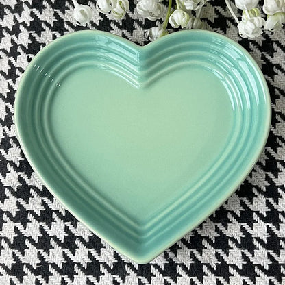 Petssify Heart-Shaped Ceramic Cat Bowl – Wide Anti-Vomiting Stress-Free Design