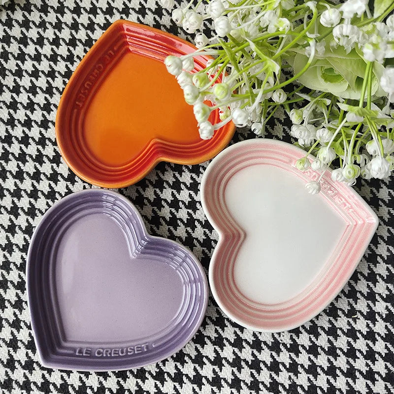 Petssify Heart-Shaped Ceramic Cat Bowl – Wide Anti-Vomiting Stress-Free Design