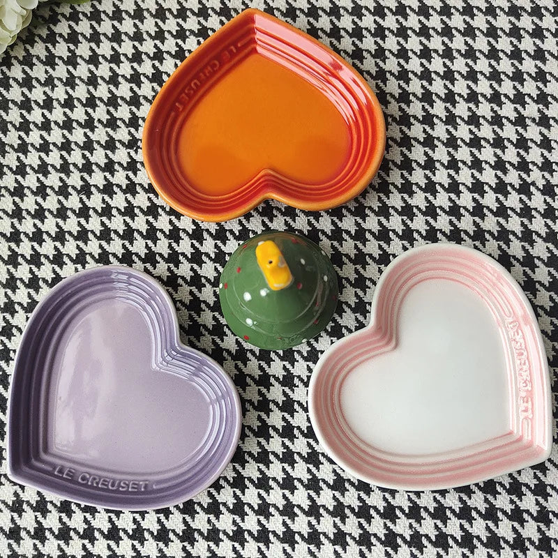Petssify Heart-Shaped Ceramic Cat Bowl – Wide Anti-Vomiting Stress-Free Design