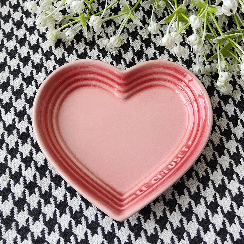 Petssify Heart-Shaped Ceramic Cat Bowl – Wide Anti-Vomiting Stress-Free Design
