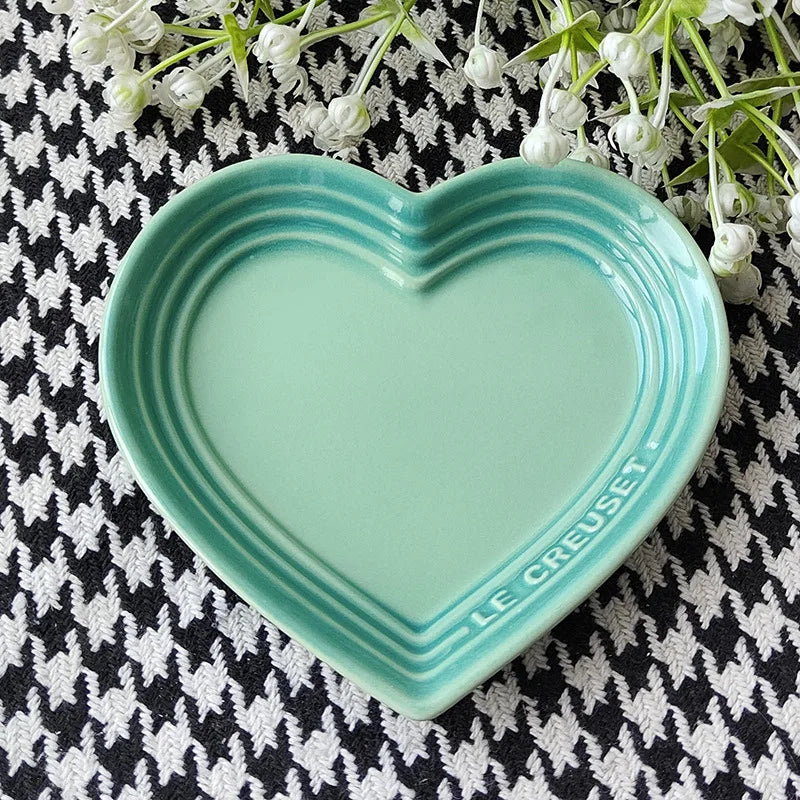 Petssify Heart-Shaped Ceramic Cat Bowl – Wide Anti-Vomiting Stress-Free Design